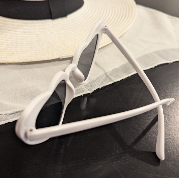 Bride Sun Hat & accessories - Picture 4 of 9